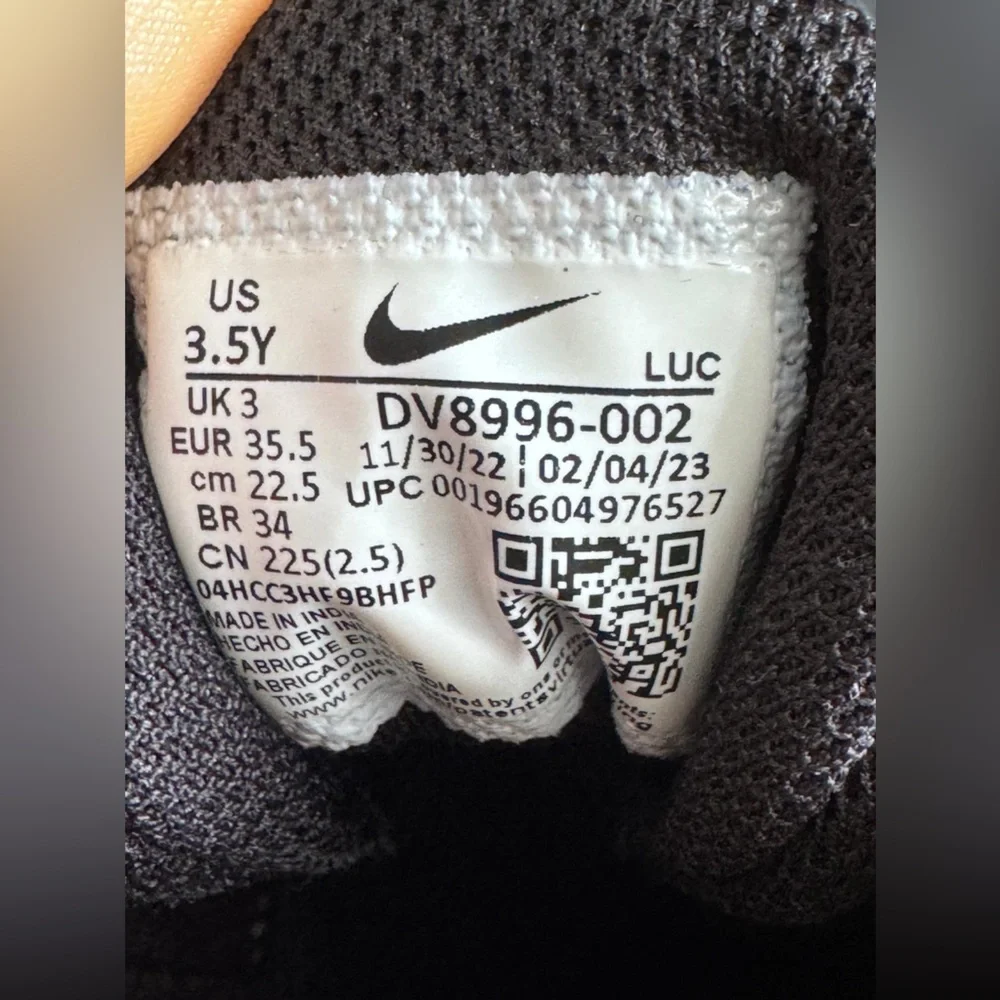 Nike Team Hustle D 11 Black White (GS) Size‎ 3.5Y